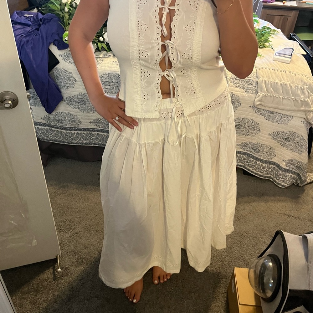 Free People Ivory Eyelet TOP - Picture 2 of 2